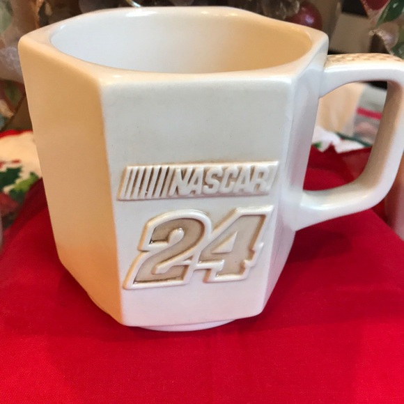 COLLECTIBLE NASCAR JEFF GORDON #24 3D Cup Set of 4 - Picture 3 of 6